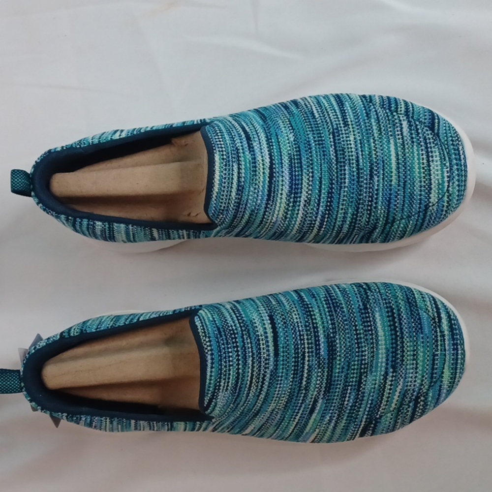 SKECHERS GOGA MAX Tenis shoes 6.5